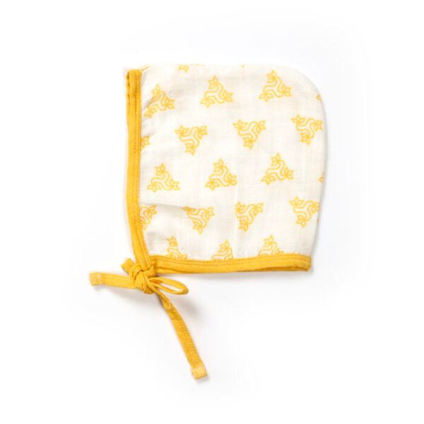 Unisex Baby Triangle Printed 100% Organic Cotton Jhabla, Langot and Cap Set - White - Image 5